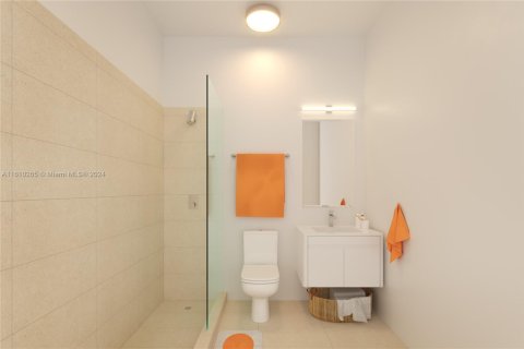 Commercial property in Miami, Florida № 1870050 - photo 5