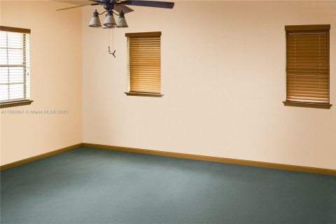 Villa ou maison à vendre à Miami Gardens, Floride: 5 chambres, 439.89 m2 № 1932244 - photo 16