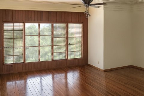 Villa ou maison à vendre à Miami Gardens, Floride: 5 chambres, 439.89 m2 № 1932244 - photo 8
