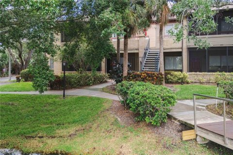 Condo in Saint Petersburg, Florida, 2 bedrooms  № 1840066 - photo 1