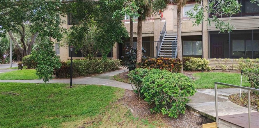 Condo in Saint Petersburg, Florida, 2 bedrooms № 1840066