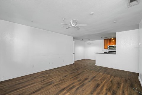 Condo in Saint Petersburg, Florida, 2 bedrooms  № 1840066 - photo 5