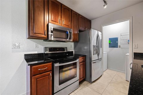 Condo in Saint Petersburg, Florida, 2 bedrooms  № 1840066 - photo 9