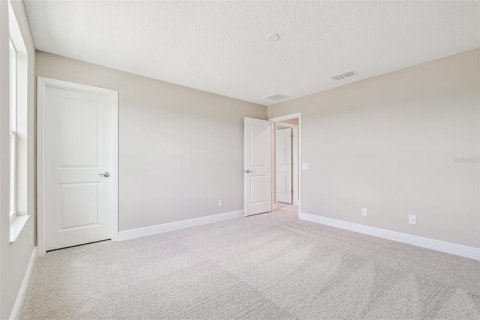 House in Zephyrhills, Florida 5 bedrooms, 448.72 sq.m. № 1634519 - photo 30