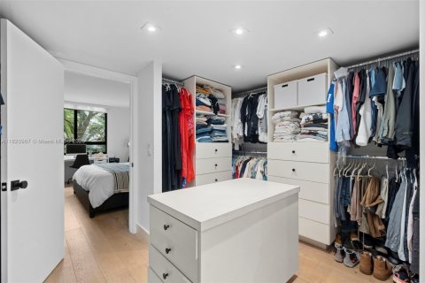 Condo in Key Biscayne, Florida, 3 bedrooms  № 1788772 - photo 16