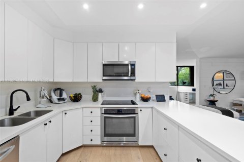Condo in Key Biscayne, Florida, 3 bedrooms  № 1788772 - photo 8