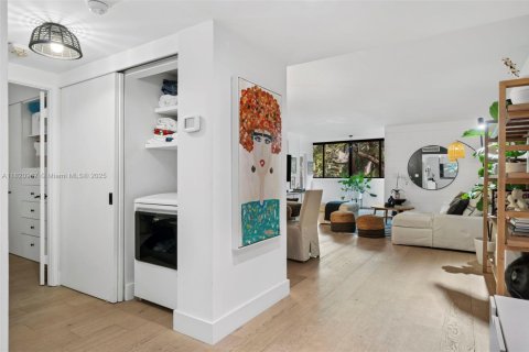 Condo in Key Biscayne, Florida, 3 bedrooms  № 1788772 - photo 25