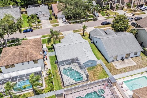 House in Tampa, Florida 3 bedrooms, 119.84 sq.m. № 1767322 - photo 3