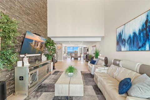 Condo in Clearwater, Florida, 3 bedrooms  № 1618589 - photo 17