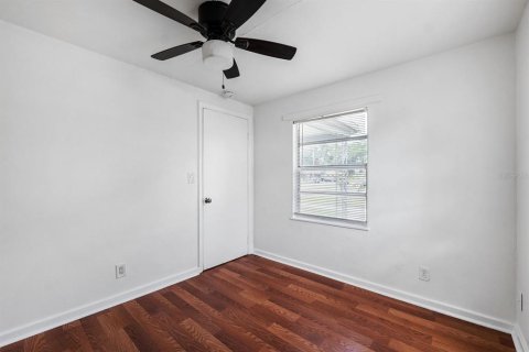 Commercial property in Saint Petersburg, Florida 4 bedrooms, 107.4 sq.m. № 2216264 - photo 11