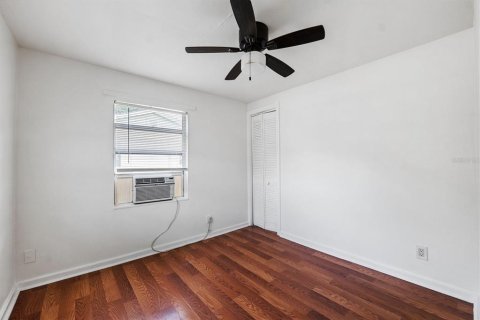Commercial property in Saint Petersburg, Florida 4 bedrooms, 107.4 sq.m. № 2216264 - photo 10