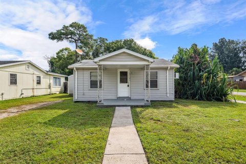 Commercial property in Saint Petersburg, Florida 4 bedrooms, 107.4 sq.m. № 2216264 - photo 2