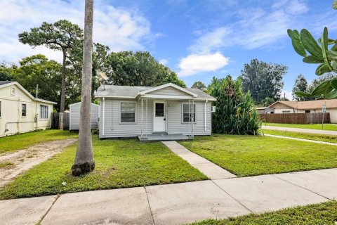 Commercial property in Saint Petersburg, Florida 4 bedrooms, 107.4 sq.m. № 2216264 - photo 4