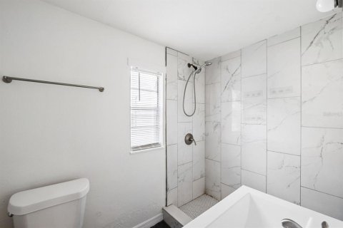 Commercial property in Saint Petersburg, Florida 4 bedrooms, 107.4 sq.m. № 2216264 - photo 16