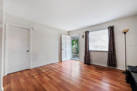 Commercial property in Saint Petersburg, Florida 4 bedrooms, 107.4 sq.m. № 2216264 - photo 30