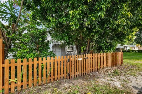 Commercial property in Saint Petersburg, Florida 4 bedrooms, 107.4 sq.m. № 2216264 - photo 26