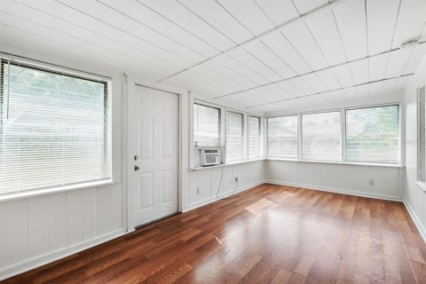 Commercial property in Saint Petersburg, Florida 4 bedrooms, 107.4 sq.m. № 2216264 - photo 19
