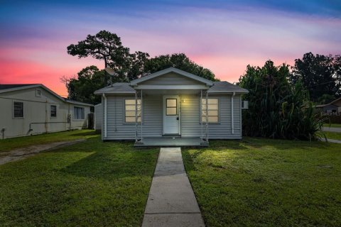 Commercial property in Saint Petersburg, Florida 4 bedrooms, 107.4 sq.m. № 2216264 - photo 5