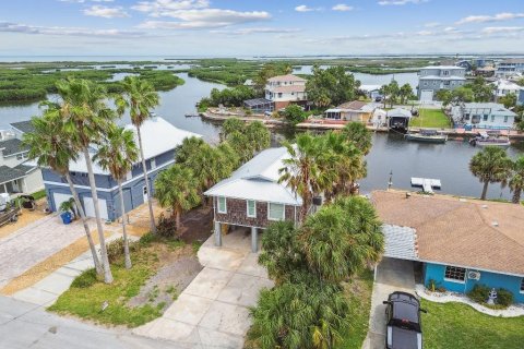 Casa en venta en Hernando Beach, Florida, 2 dormitorios, 171.4 m2 № 1754487 - foto 3