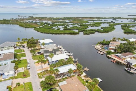 Casa en venta en Hernando Beach, Florida, 2 dormitorios, 171.4 m2 № 1754487 - foto 5