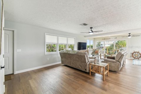 Casa en venta en Hernando Beach, Florida, 2 dormitorios, 171.4 m2 № 1754487 - foto 8