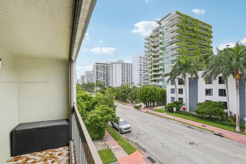 Condo in Miami Beach, Florida, 2 bedrooms  № 2039426 - photo 20