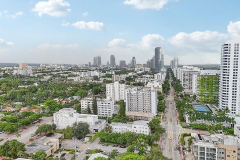 Condo in Miami Beach, Florida, 2 bedrooms  № 2039426 - photo 29