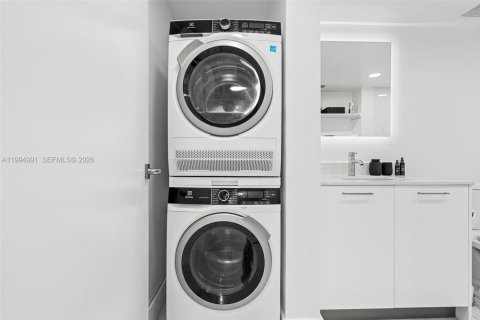 Купить кондоминиум в Холливуд, Флорида 1 спальня, № 2058937 - фото 5