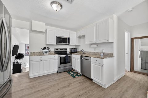 House in Daytona Beach, Florida 4 bedrooms, 105.44 sq.m. № 1873797 - photo 2
