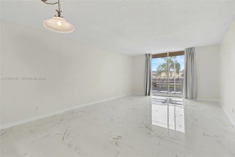 Condo in Plantation, Florida, 1 bedroom  № 2001531 - photo 12