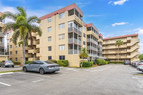 Condo in Plantation, Florida, 1 bedroom  № 2001531 - photo 4