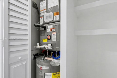 Condo in Plantation, Florida, 1 bedroom  № 2001531 - photo 13