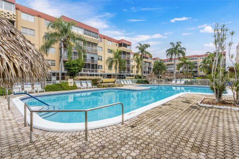 Condo in Plantation, Florida, 1 bedroom  № 2001531 - photo 2