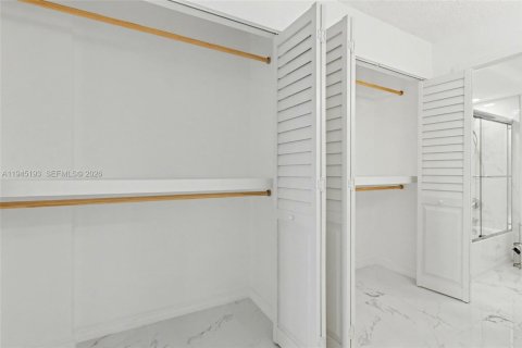 Condo in Plantation, Florida, 1 bedroom  № 2001531 - photo 8