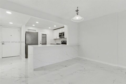 Condo in Plantation, Florida, 1 bedroom  № 2001531 - photo 11