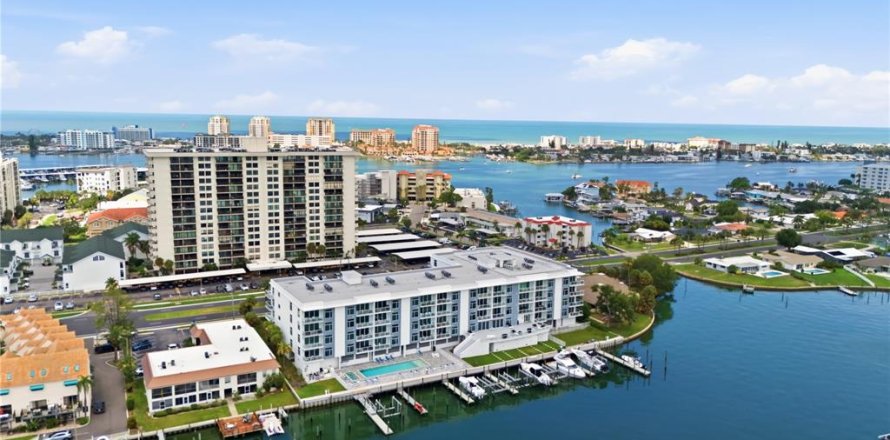 Condo in Clearwater, Florida, 3 bedrooms № 2259494