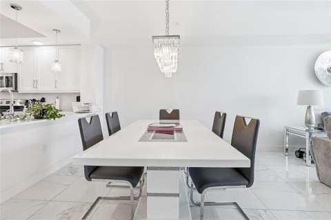 Condo in Clearwater, Florida, 3 bedrooms № 2259494 - photo 7
