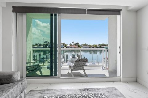 Condo in Clearwater, Florida, 3 bedrooms № 2259494 - photo 10