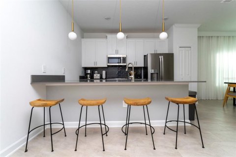 Adosado en venta en Kissimmee, Florida, 5 dormitorios, 201.41 m2 № 1904137 - foto 14
