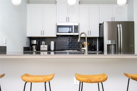 Adosado en venta en Kissimmee, Florida, 5 dormitorios, 201.41 m2 № 1904137 - foto 15