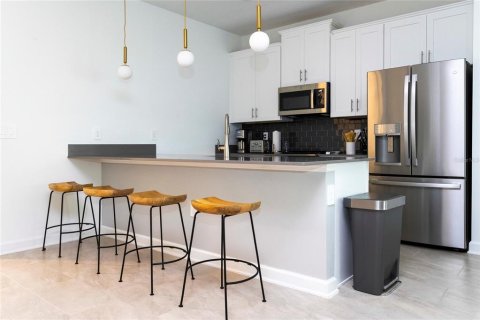Adosado en venta en Kissimmee, Florida, 5 dormitorios, 201.41 m2 № 1904137 - foto 17