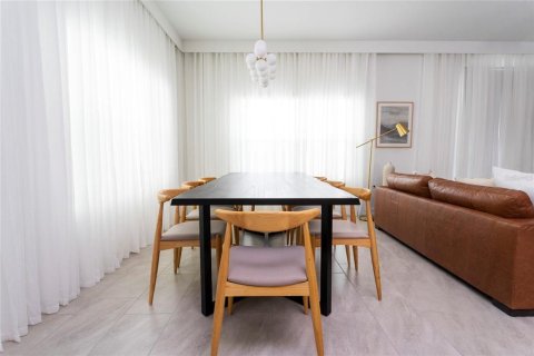 Adosado en venta en Kissimmee, Florida, 5 dormitorios, 201.41 m2 № 1904137 - foto 9