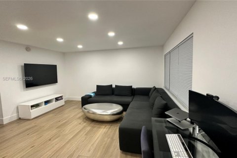 Condominio en alquiler en Hollywood, Florida, 2 dormitorios, 80.82 m2 № 2060142 - foto 5