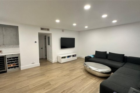 Condominio en alquiler en Hollywood, Florida, 2 dormitorios, 80.82 m2 № 2060142 - foto 4