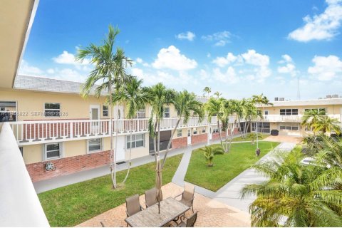Condominio en alquiler en Hollywood, Florida, 2 dormitorios, 80.82 m2 № 2060142 - foto 11