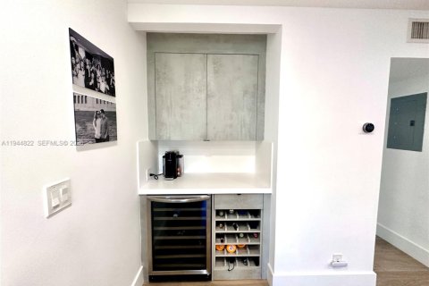 Condominio en alquiler en Hollywood, Florida, 2 dormitorios, 80.82 m2 № 2060142 - foto 3