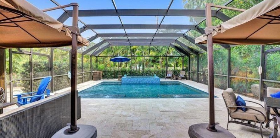 House in Hollywood, Florida 3 bedrooms, 250.56 sq.m. № 1118211