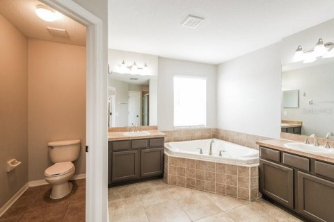 Villa ou maison à louer à Wesley Chapel, Floride: 5 chambres, 315.22 m2 № 2203166 - photo 12