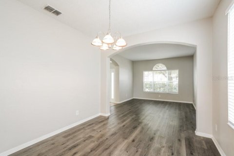 Villa ou maison à louer à Wesley Chapel, Floride: 5 chambres, 315.22 m2 № 2203166 - photo 5