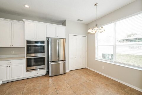Villa ou maison à louer à Wesley Chapel, Floride: 5 chambres, 315.22 m2 № 2203166 - photo 8